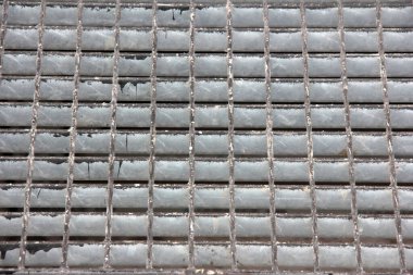 Parktaki dekoratif taş kaldırım yolu.