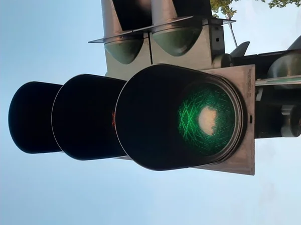 道路上的交通警告灯 — 图库照片