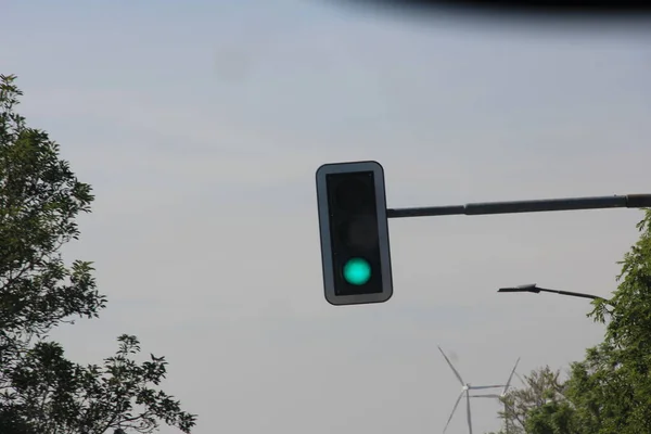 道路上的交通警告灯 — 图库照片