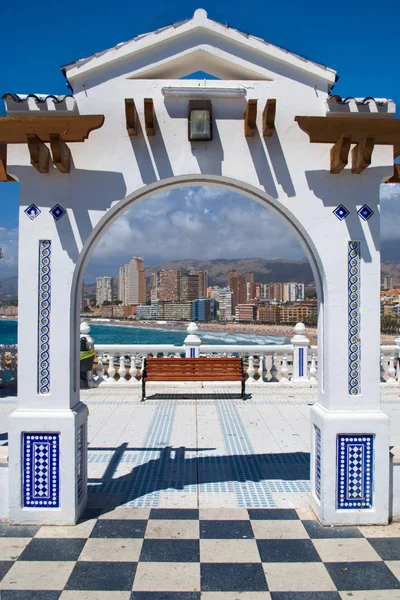 Uitzicht op de kust benidorm, Spanje, in de zomer — Stockfoto