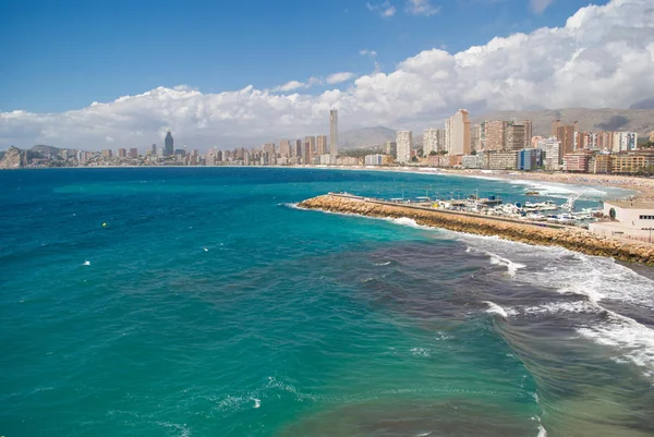 Weergave van benidorm, Spanje, in de zomer — Stockfoto