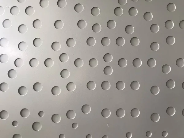 gümüş metal plaka yüzeyi tam kare delik büyük daire