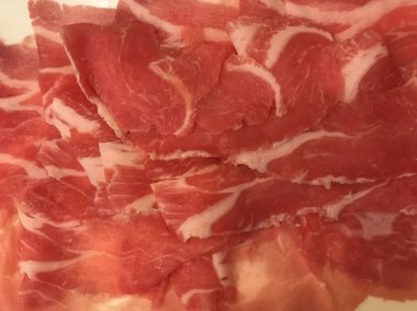 Doğal kırmızı renkte lezzetli taze et.