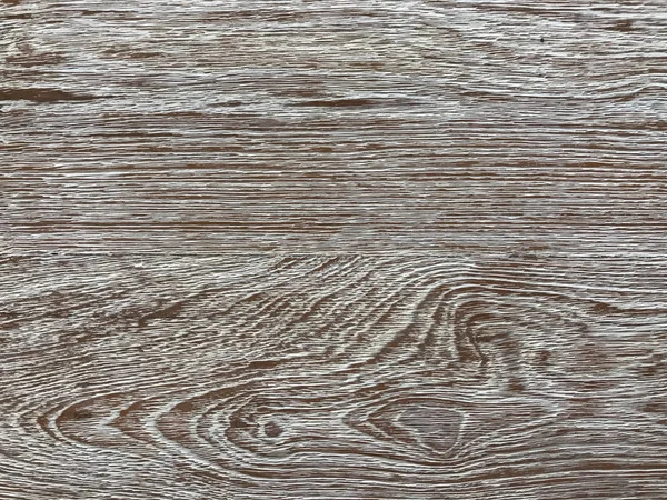 Koyu kahverengi ahşap duvar, beyaz resim ve muhteşem ağaç halkaları.