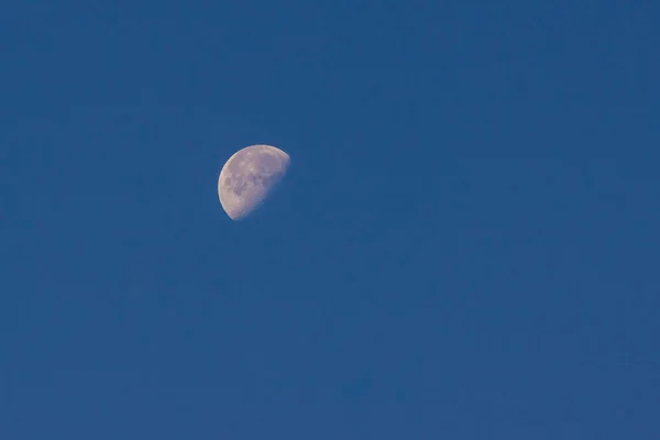 A lua no último quarto da manhã — Fotografia de Stock