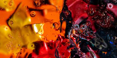 Suyun altında soyut sonbahar arkaplan yaprakları, yağmur damlaları.