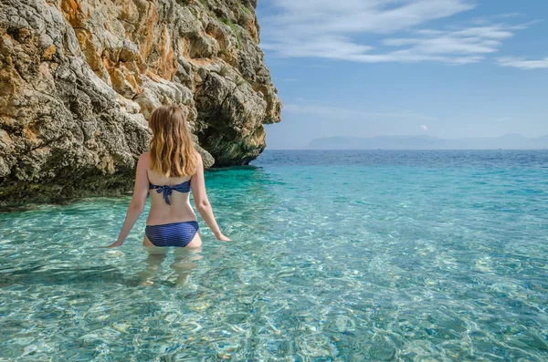 Young Sexy Girl Bikini Staying Crystalline Clear Water Cala Della — Stock Photo, Image