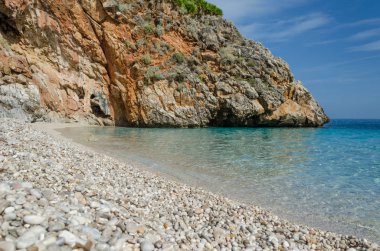 Temiz kaplumbağa su üzerinde plaj cala della Capreria doğal rezerv Zingaro, Sicilya bölgesindeki Trapani eyaletinde hiçbir insan ile