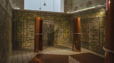 Tunus, Tunus-Aralık 12 2019: Bardo Ulusal Müzesi Tunus Iç. Geleneksel fayans.