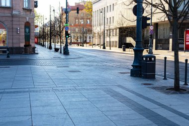 04-19-2020. Vilnius, Litvanya. COVID salgını sırasında boş şehir caddesi - 19.