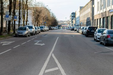 COVID salgını sırasında boş şehir caddesi - 19.