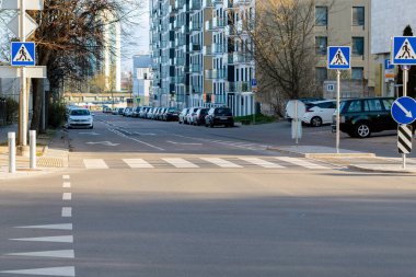 COVID salgını sırasında boş şehir caddesi - 19.
