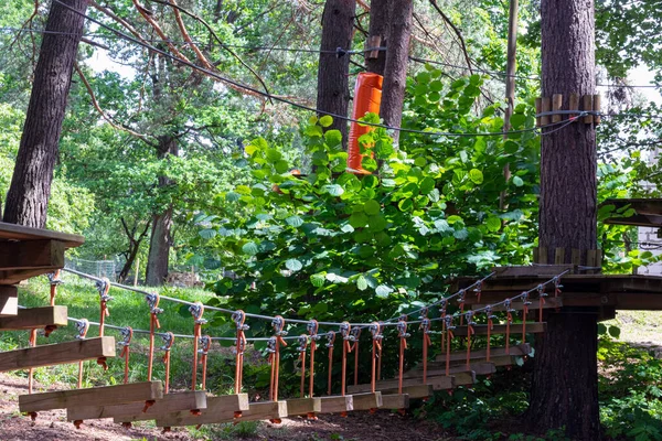 Puente Troncos Atados Cuerdas Parte Ruta Cuerda Deporte Extremo — Foto de Stock