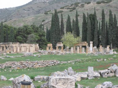 Türkiye'nin unutulmaz, renkli, farklı manzaraları. Dağlarda antik bir şehrin kalıntıları.