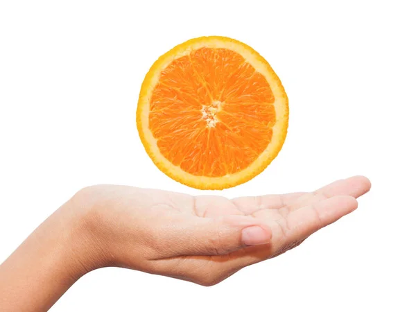 Hand Hält Die Hälfte Der Orange Isoliert Auf Weißem Hintergrund — Stockfoto