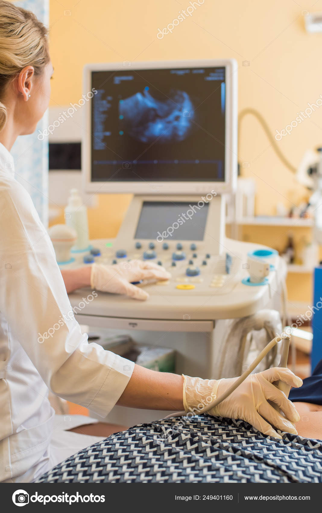 Ultrasound test. Pregnancy. Gynecologist checking fetal life with scanner. Exam. — Stock Photo