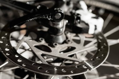 Bir konuşma çarkının yakın çekimi. Makro fotoğraf. Motorun bir parçası..