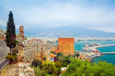 Kızıl Kule (Kızıl Kule) Alanya Kalesi'nde görünümünü. Alanya, Türkiye