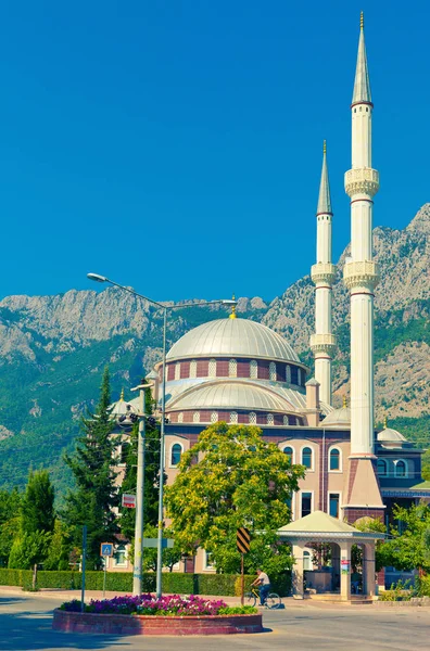 Goynuk Törökország Augusztus Azonosítatlan Férfi Lovagolni Kerékpár Múlt Város Mecset — Stock Fotó