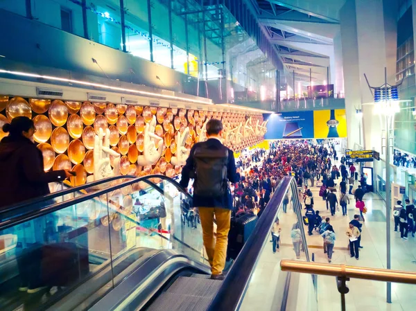 Delhi India January 2019 People Escalator Arrival Hall Indira Gandhi — Stock Photo, Image