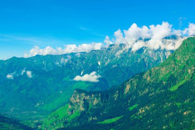 Kulu - güzel yeşil dağ vadisi. Himachal, Hindistan