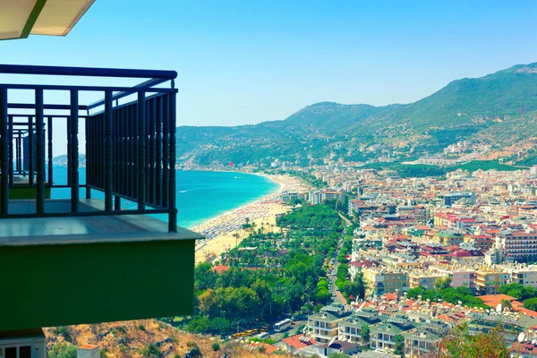Балкон Прекрасным Видом Пляж Клеопатры Городской Пейзаж Аланьи Турция — стоковое фото