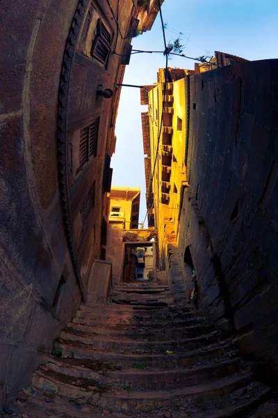 Varanasi Deki Dar Sokakların Güzel Taş Mimarisi Uttar Pradesh Hindistan — Stok fotoğraf