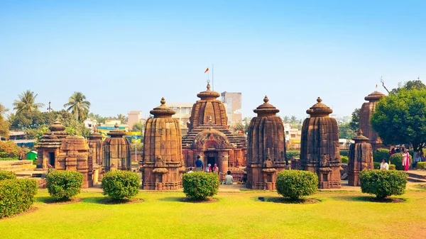 Bhubaneswar Odisha Índia Janeiro 2019 Visitantes Estudando Belíssimo Templo Mukteshvara — Fotografia de Stock