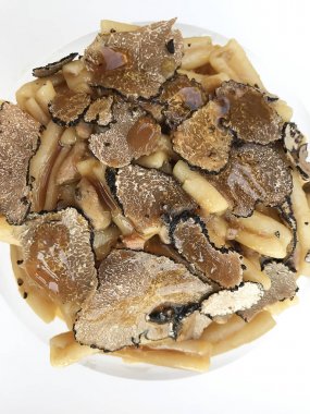 Sonbahar siyah trüf ile Makarna 