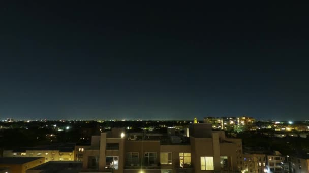 Gece Vakti Doluyor Şehir Üzerinde Tam Zamanlı Gece Uçakları Iniş — Stok video