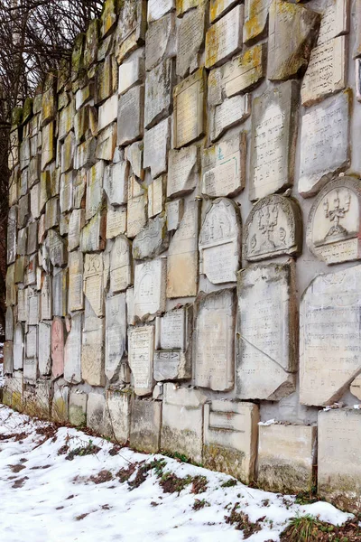 Старе єврейське пам'ятник на кладовища в Казімеж-Дольни в Польщі — стокове фото