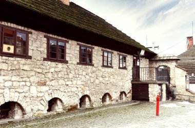 Kazimierz Dolny Vistula Nehri üzerindeki tarihi sinagog,