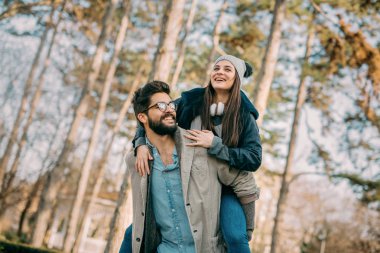 Çift tr güzel bir park duygular.