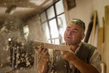 Marangoz atölyesini sonra işte