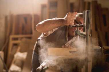 Marangoz atölyesini sonra işte