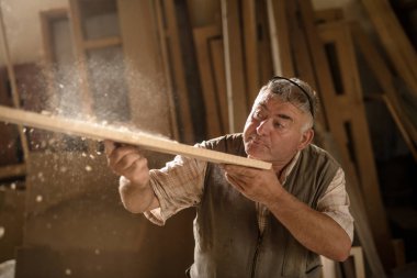 Marangoz atölyesini sonra işte