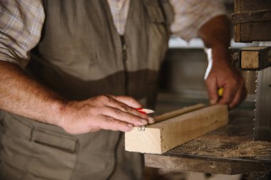 Marangoz atölyesini sonra işte