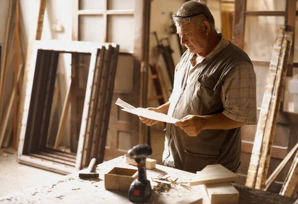 Marangoz atölyesini sonra işte