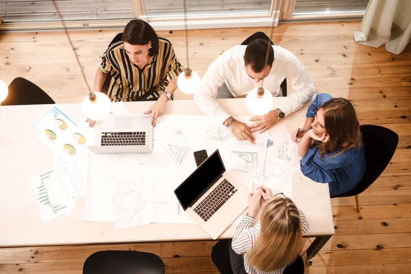 Equipo Negocios Profesional Que Trabaja Junto Con Computadoras Portátiles Escritorio — Foto de Stock