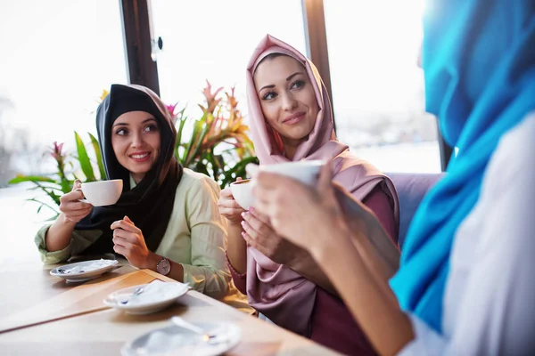 Мусульмане Веселятся Кафе — стоковое фото
