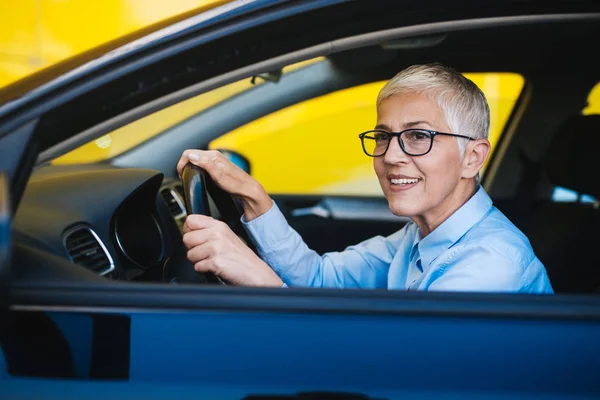 Femmes Matures Voiture — Photo