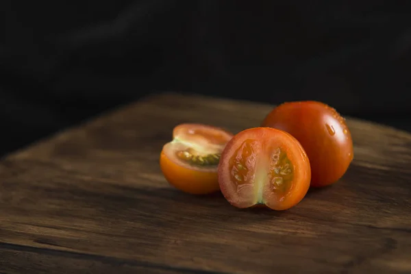 Tomates Cereja Fundo Madeira — Fotografia de Stock