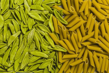 makarna üstten görünüm gri bir arka plan üzerine