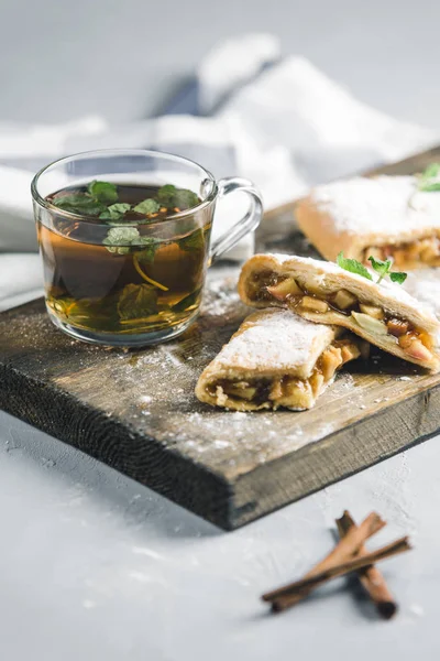 Strudel Peach Apple Cinnamon Tea Mint — Stock Photo, Image