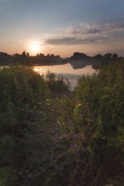 nehir manzara, nehir üzerinde sabah erken şafak
