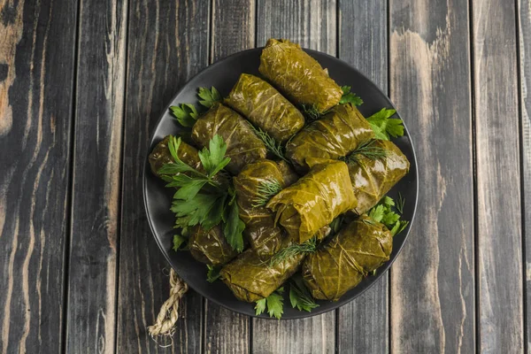 Delicious stuffed grape leaves (traditional doom Mediterranean c — Stock Photo, Image