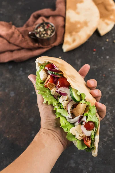 Nationale Griechische Fast Food Pita Mit Huhn Und Frischem Gemüse — Stockfoto