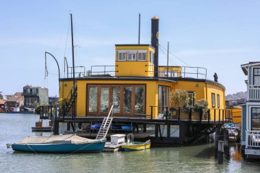 Sausalito'da - San Francisco yüzen evler