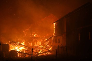 Nowa Biala, Polonya - beş kulübeler Nowa Biala Nowa Biala, Polonya 19.01.2018 köyde büyük yangında yanmış 19.01.2018 