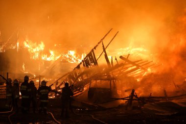 Nowa Biala, Polonya - beş kulübeler Nowa Biala Nowa Biala, Polonya 19.01.2018 köyde büyük yangında yanmış 19.01.2018 